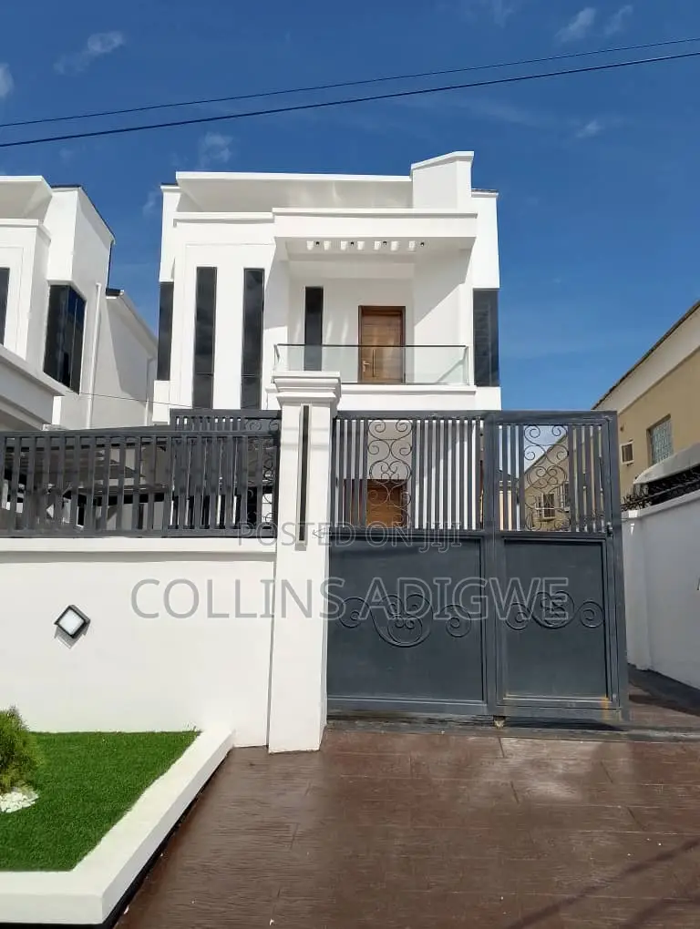 5bdrm Duplex in Ikota Villa for sale