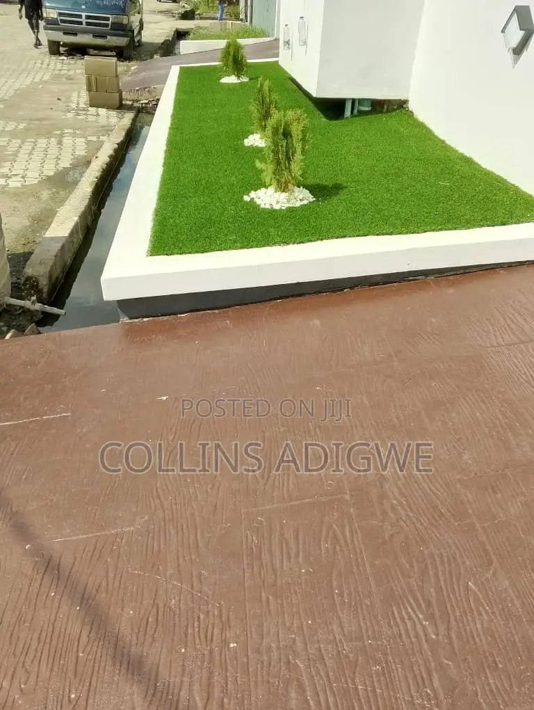 5bdrm Duplex in Ikota Villa for sale