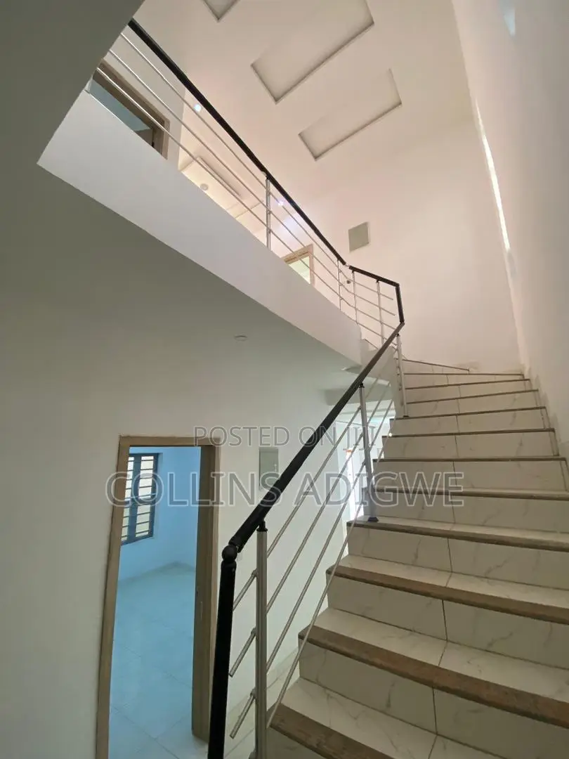 4bdrm Duplex in Vgc Harris Drive for sale