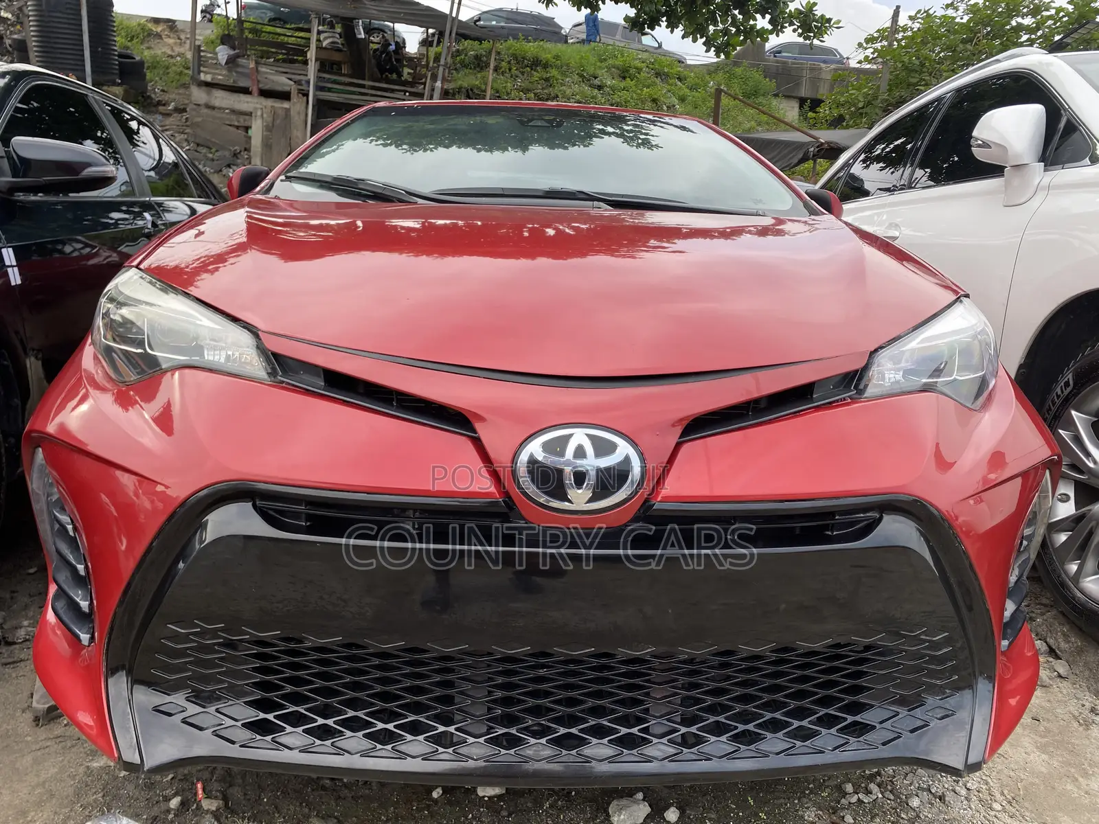 Toyota Corolla XLE (1.8L 4cyl 2A) 2018 Red