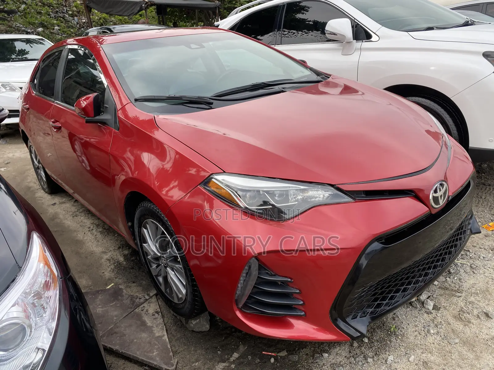 Toyota Corolla XLE (1.8L 4cyl 2A) 2018 Red
