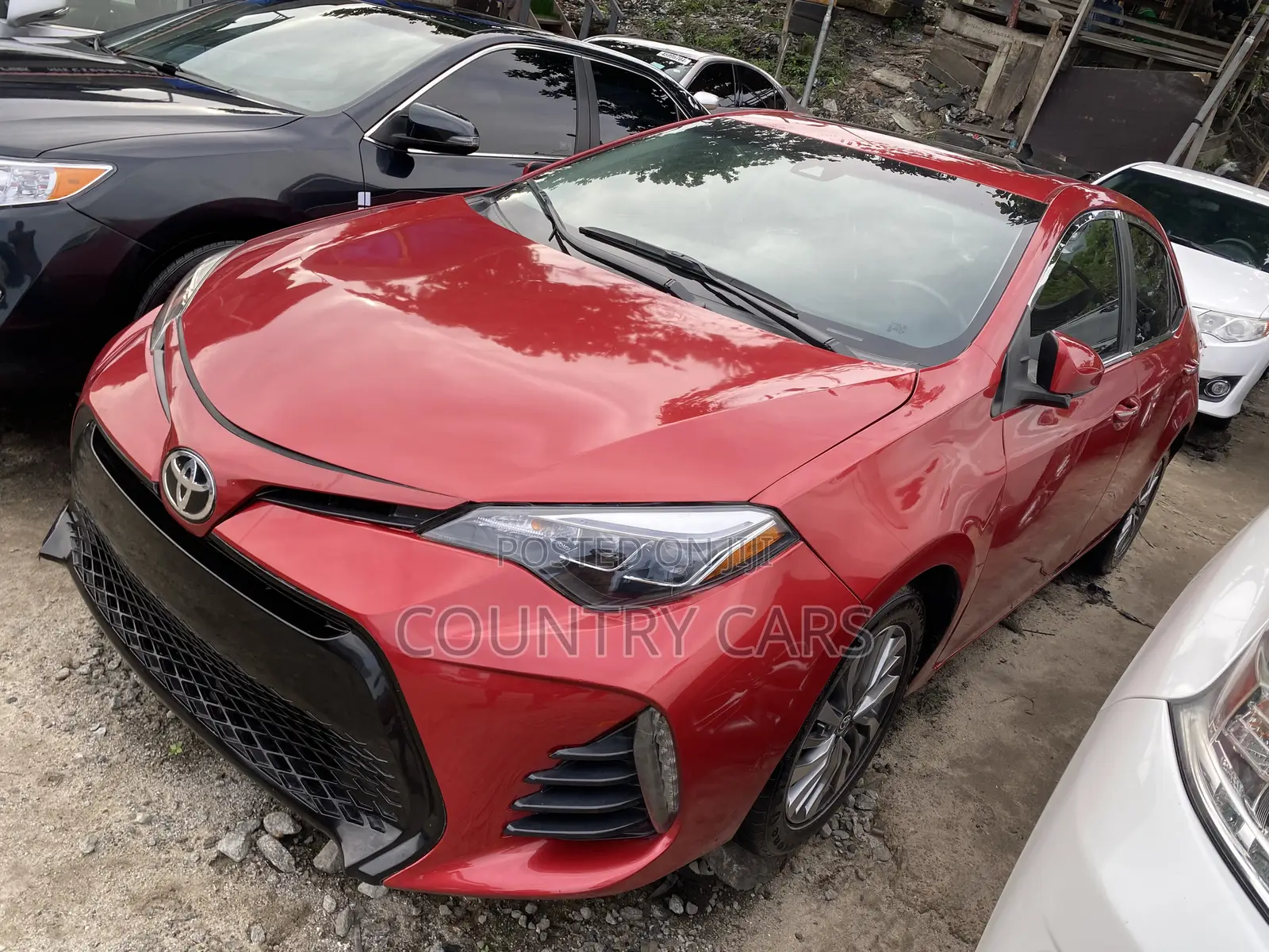 Toyota Corolla XLE (1.8L 4cyl 2A) 2018 Red