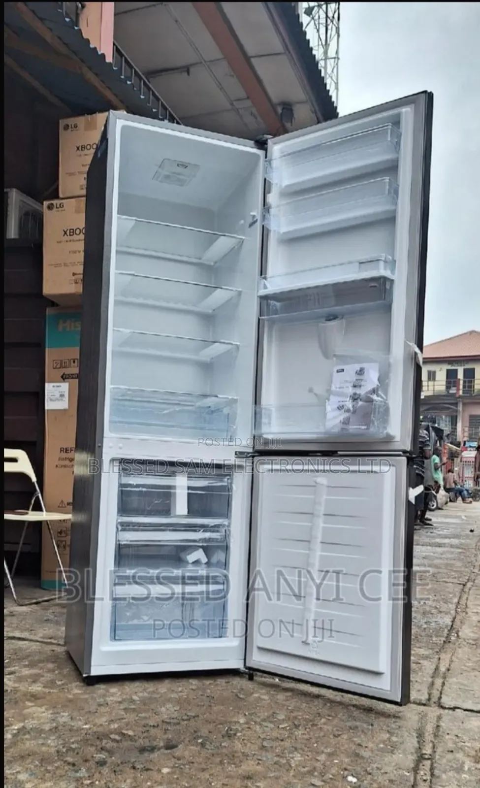 Original >Hisense 264 Litre Fridge + Bottom Freezer > Dispenser
