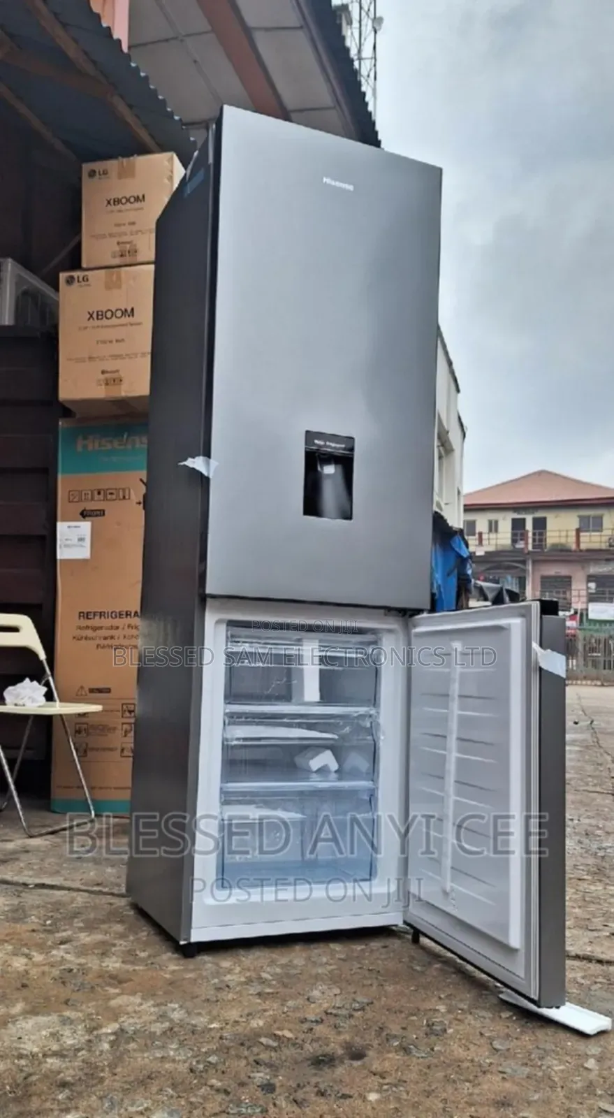 Original >Hisense 264 Litre Fridge + Bottom Freezer > Dispenser