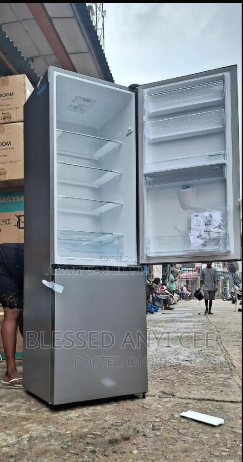 Original >Hisense 264 Litre Fridge + Bottom Freezer > Dispenser