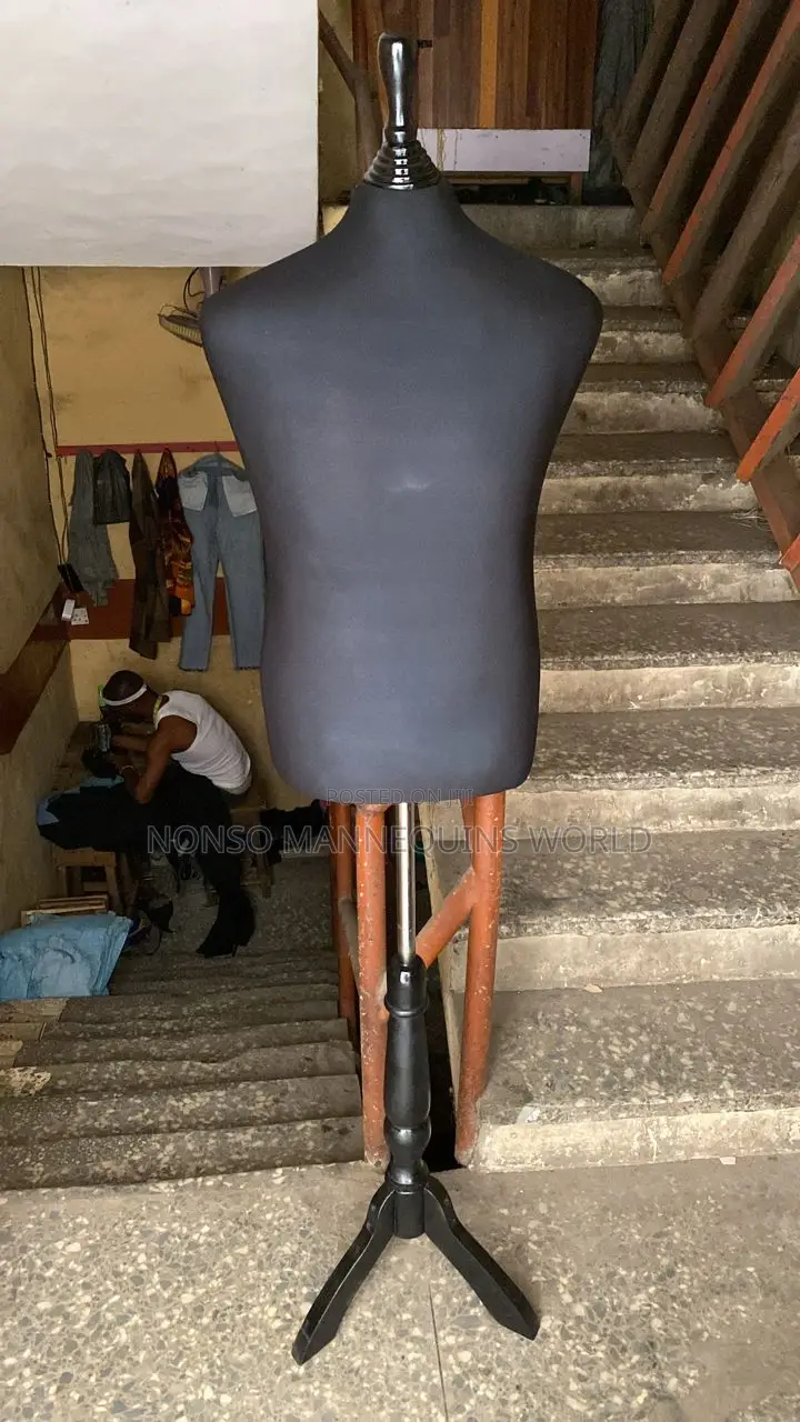 Black Body Male Wooden Tripod Stand Bodyform