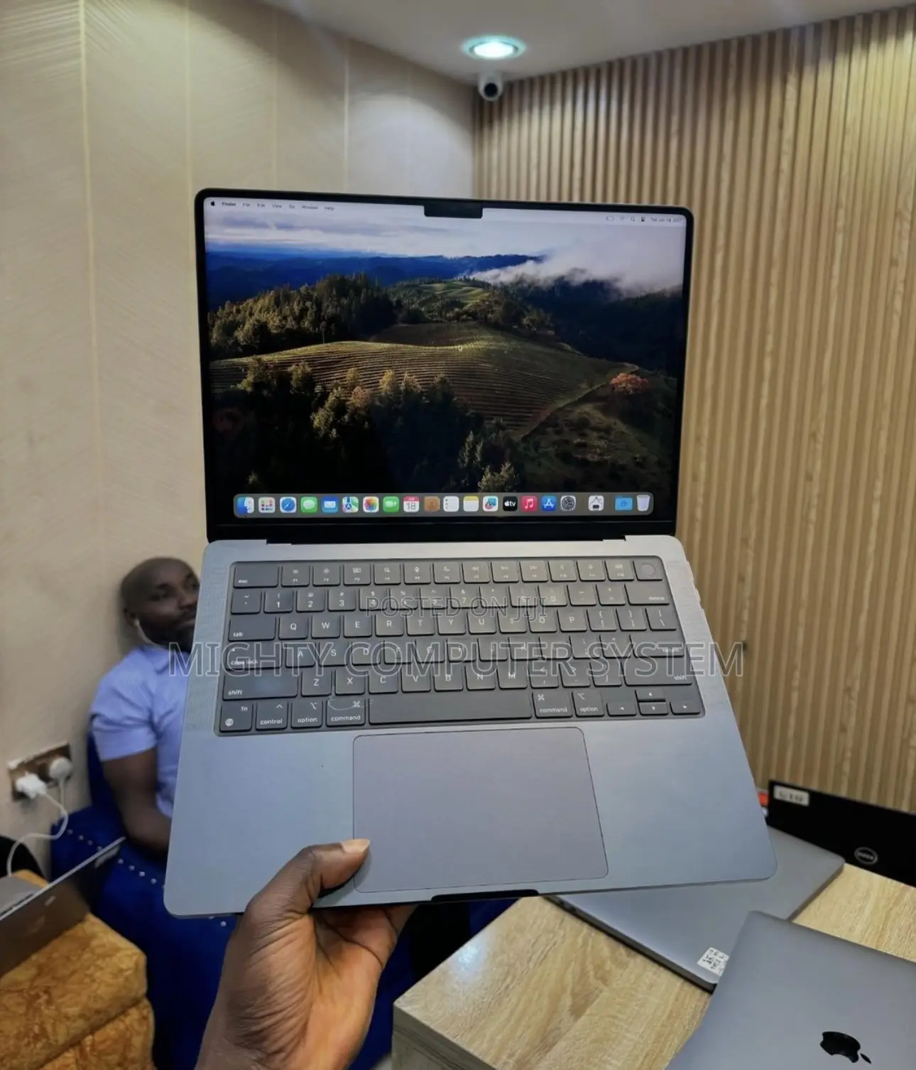 Laptop Apple MacBook Pro 2023 M3 14-inch 18GB Apple M3 SSD 512GB