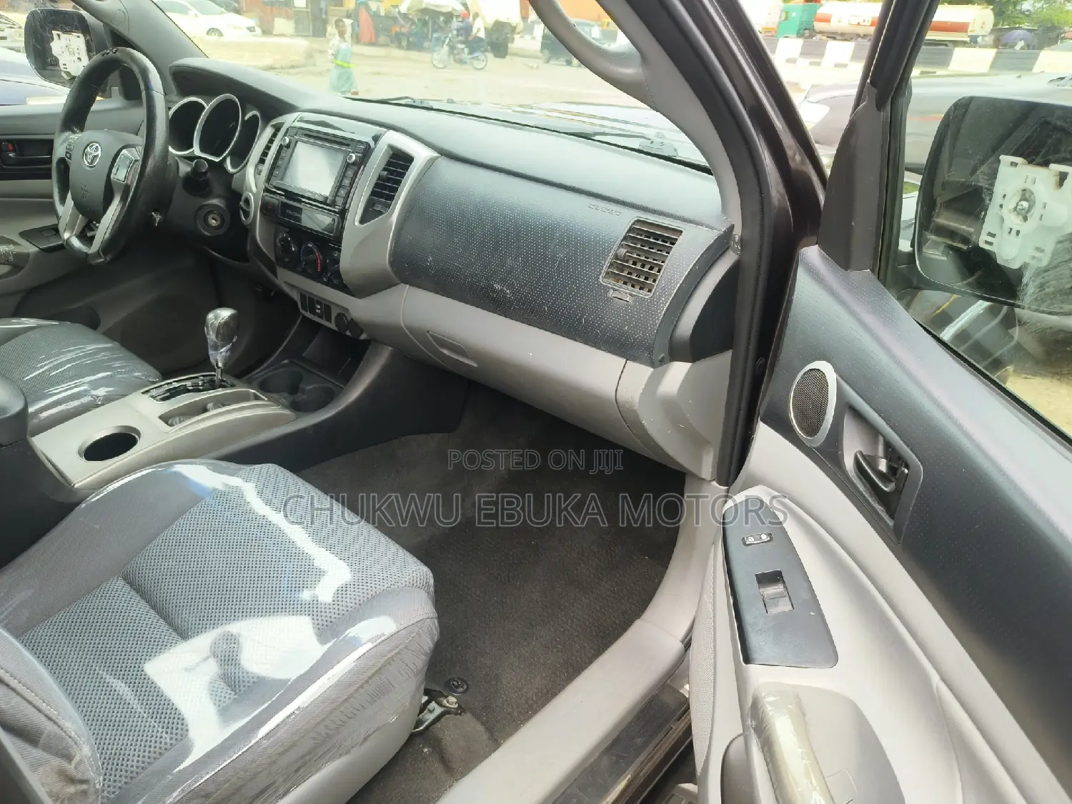 Toyota Tacoma V6 4dr Access Cab 4WD 6.1 ft. SB (4.0L 6cyl 5A) 2015 Gray