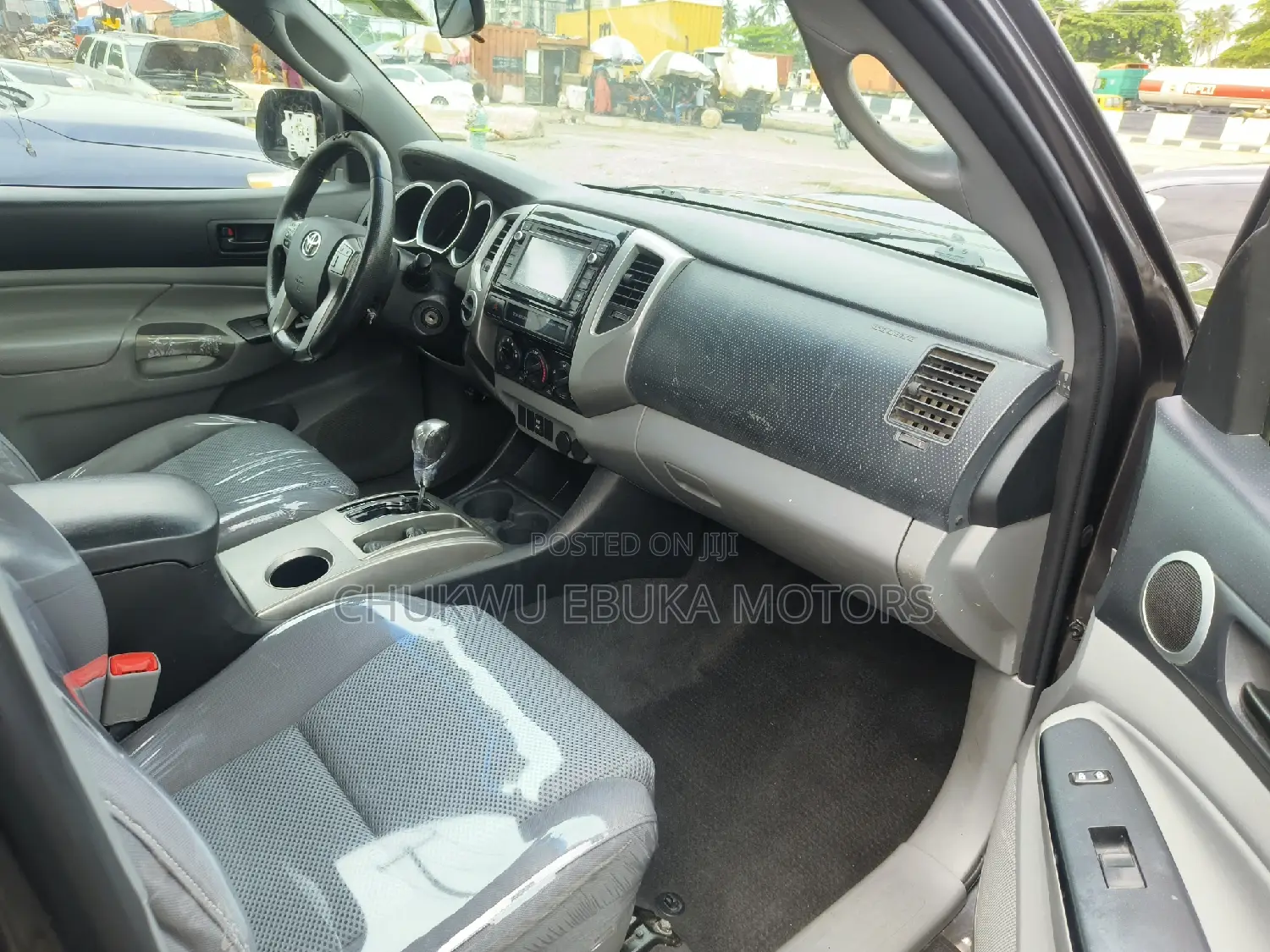 Toyota Tacoma V6 4dr Access Cab 4WD 6.1 ft. SB (4.0L 6cyl 5A) 2015 Gray