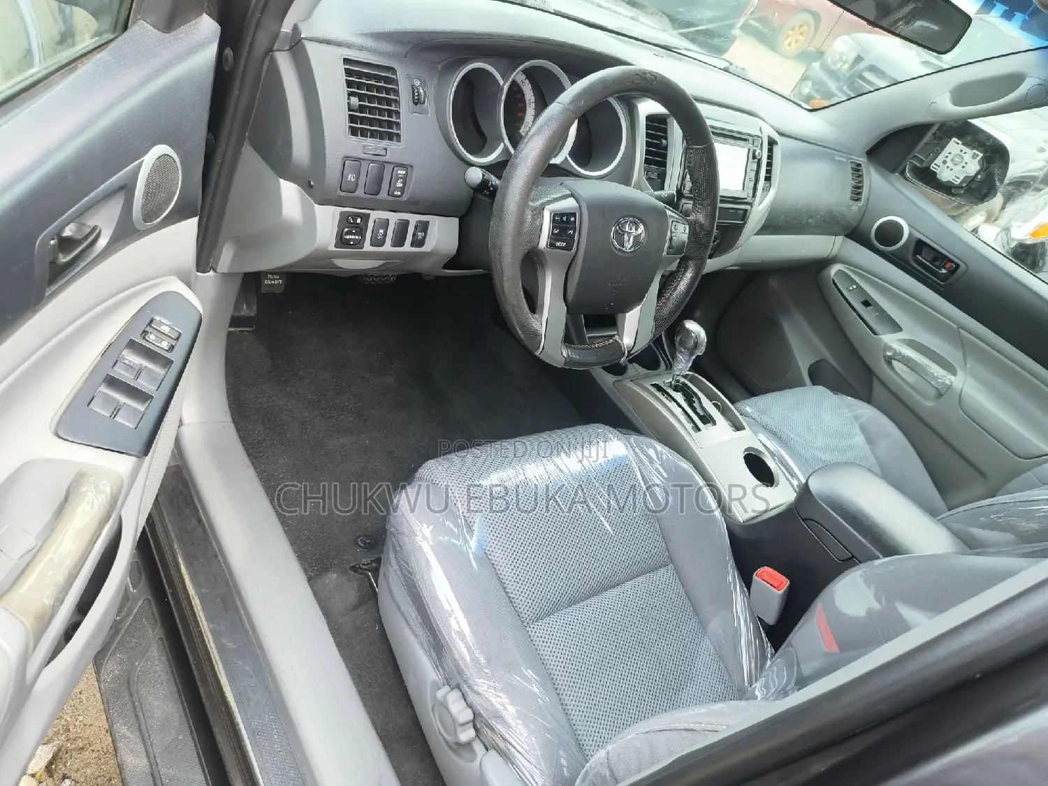 Toyota Tacoma V6 4dr Access Cab 4WD 6.1 ft. SB (4.0L 6cyl 5A) 2015 Gray