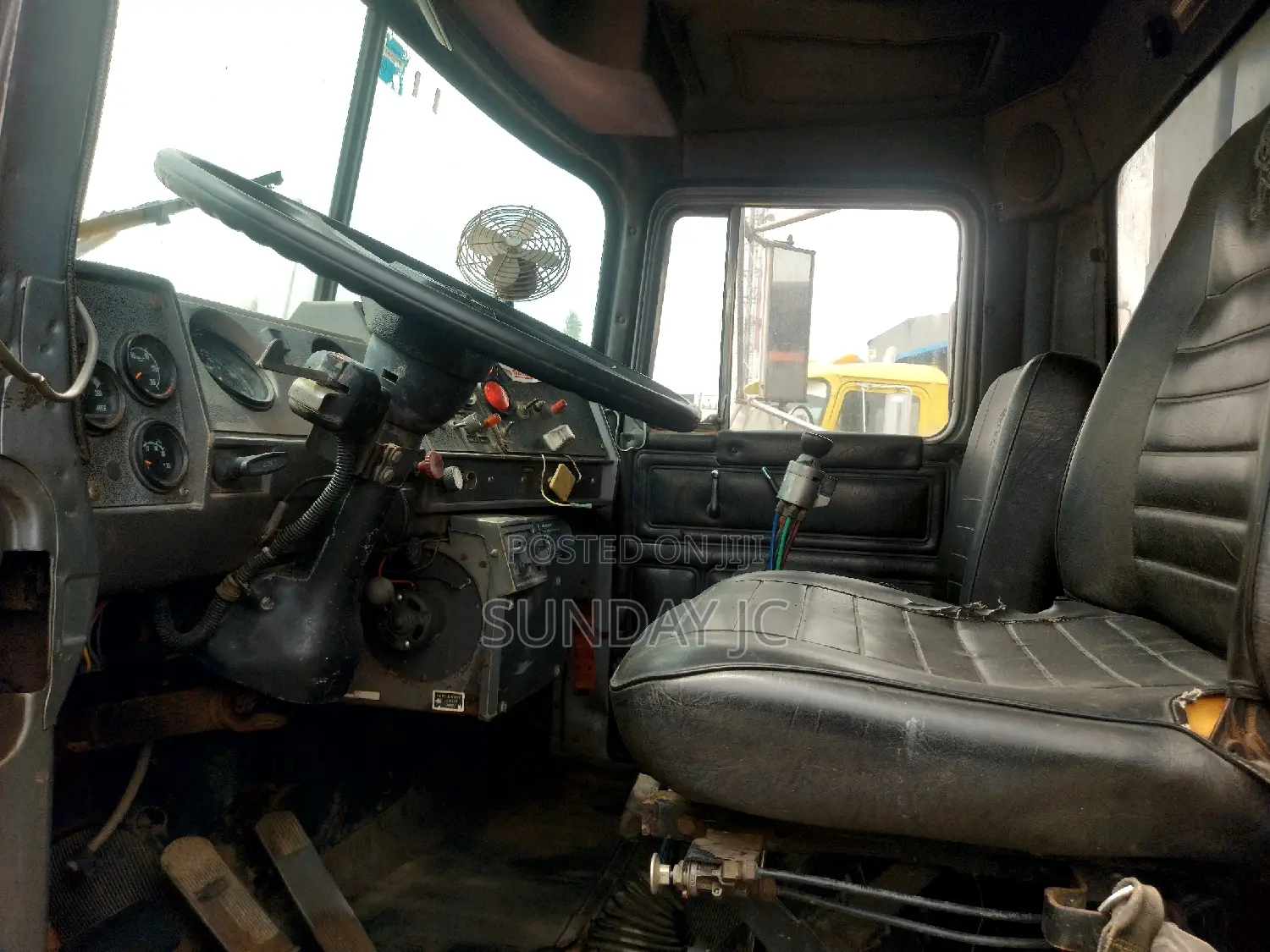 24valve R Model MACK Ten Tyres Dump Truck Big Axle Superb En