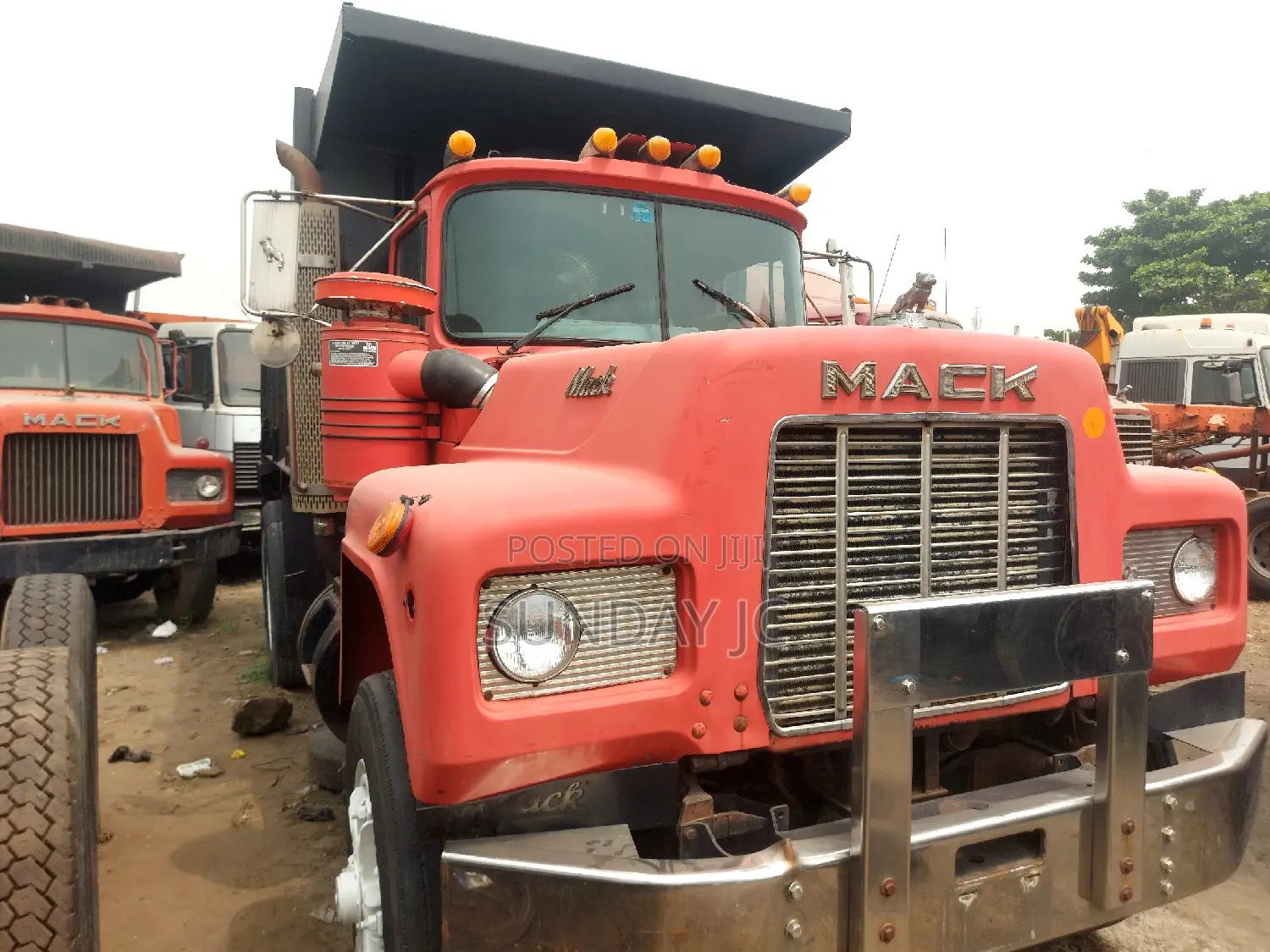 24valve R Model MACK Ten Tyres Dump Truck Big Axle Superb En