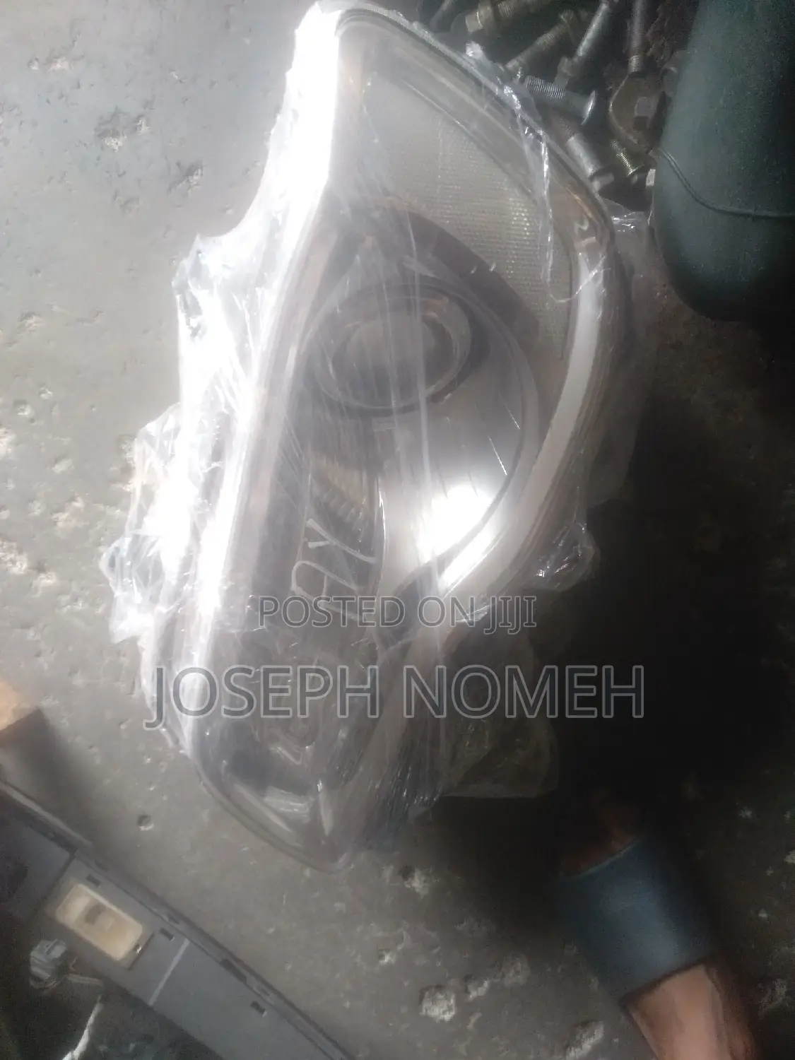 2013 Chrysler 300c Headlight