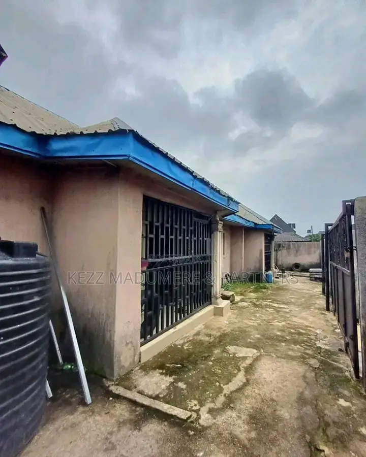 5bdrm Bungalow in Amechi Primary, Port-Harcourt for sale