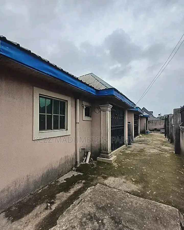 5bdrm Bungalow in Amechi Primary, Port-Harcourt for sale