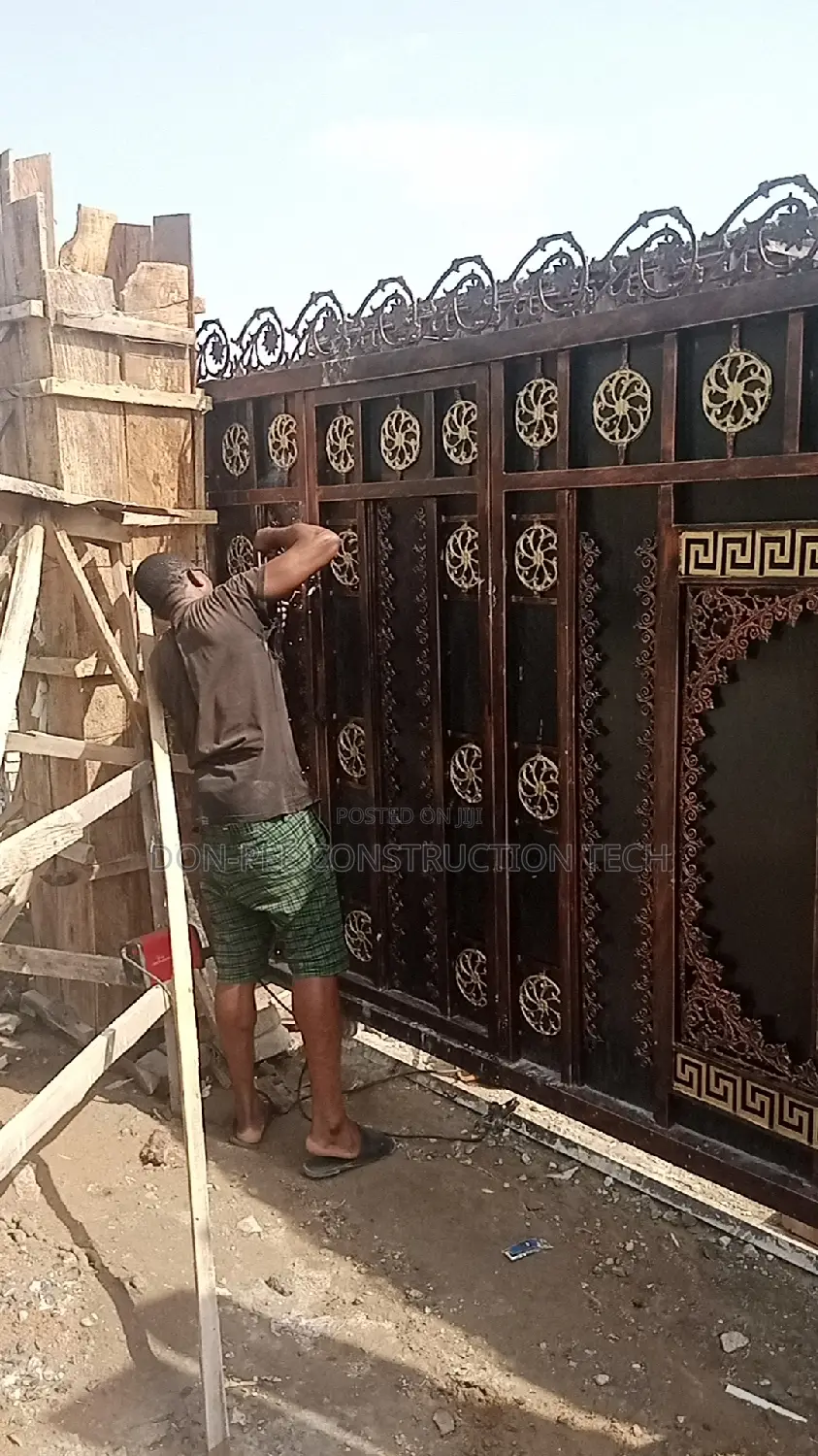 Standard Flowers Gate