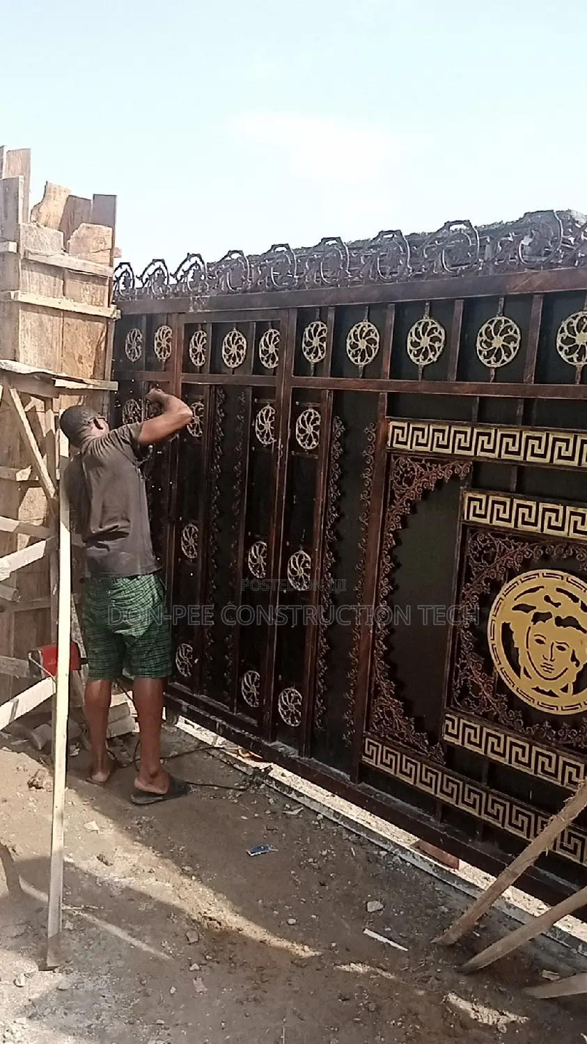 Standard Flowers Gate