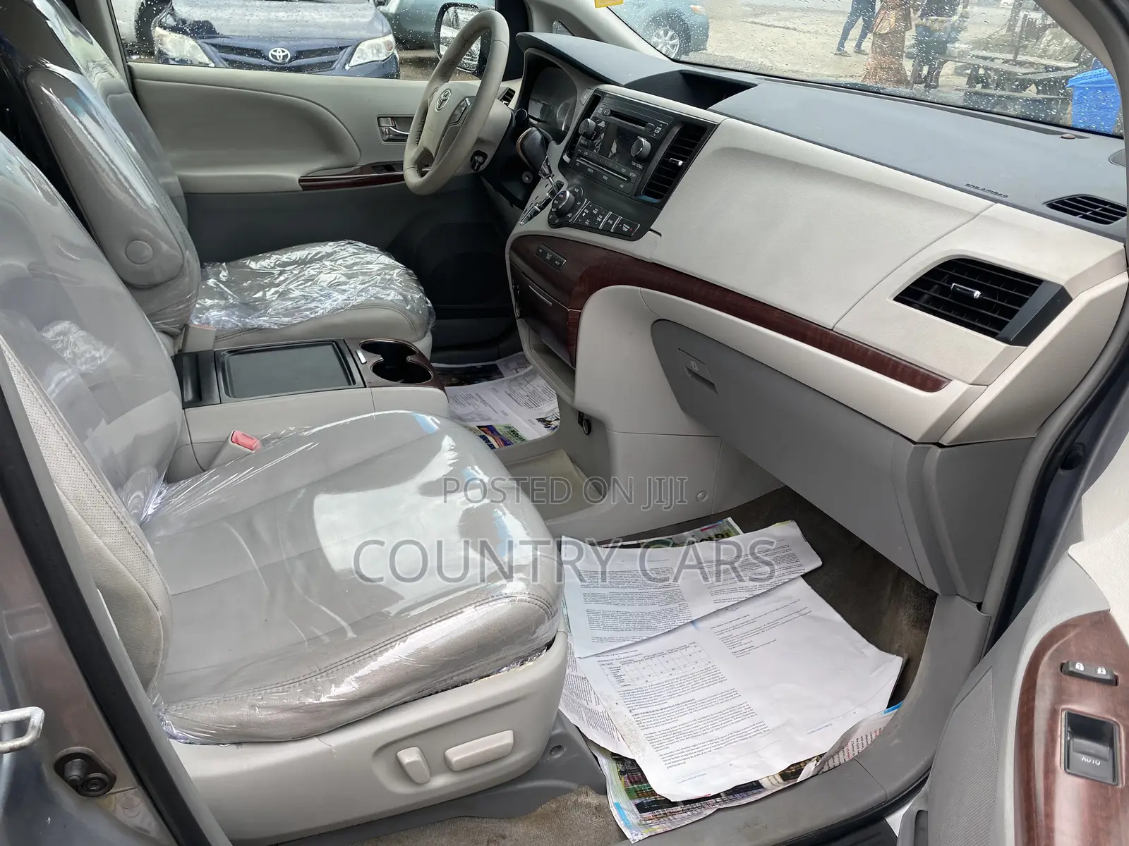 Toyota Sienna XLE 8 Passenger 2012 Silver