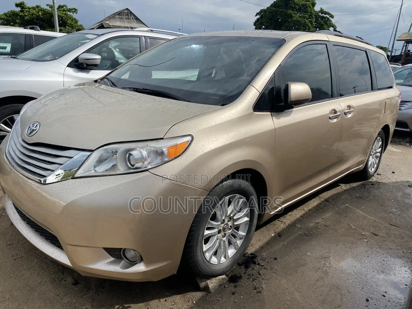 Toyota Sienna XLE 8 Passenger 2011 Gold