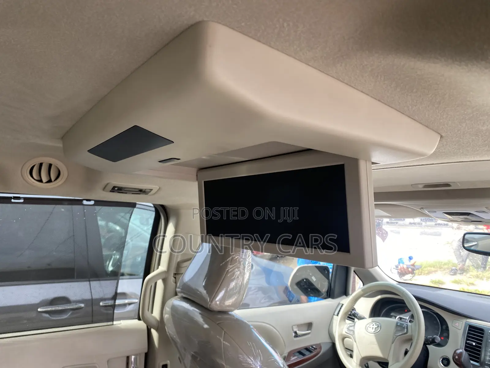 Toyota Sienna XLE 8 Passenger 2011 Gold