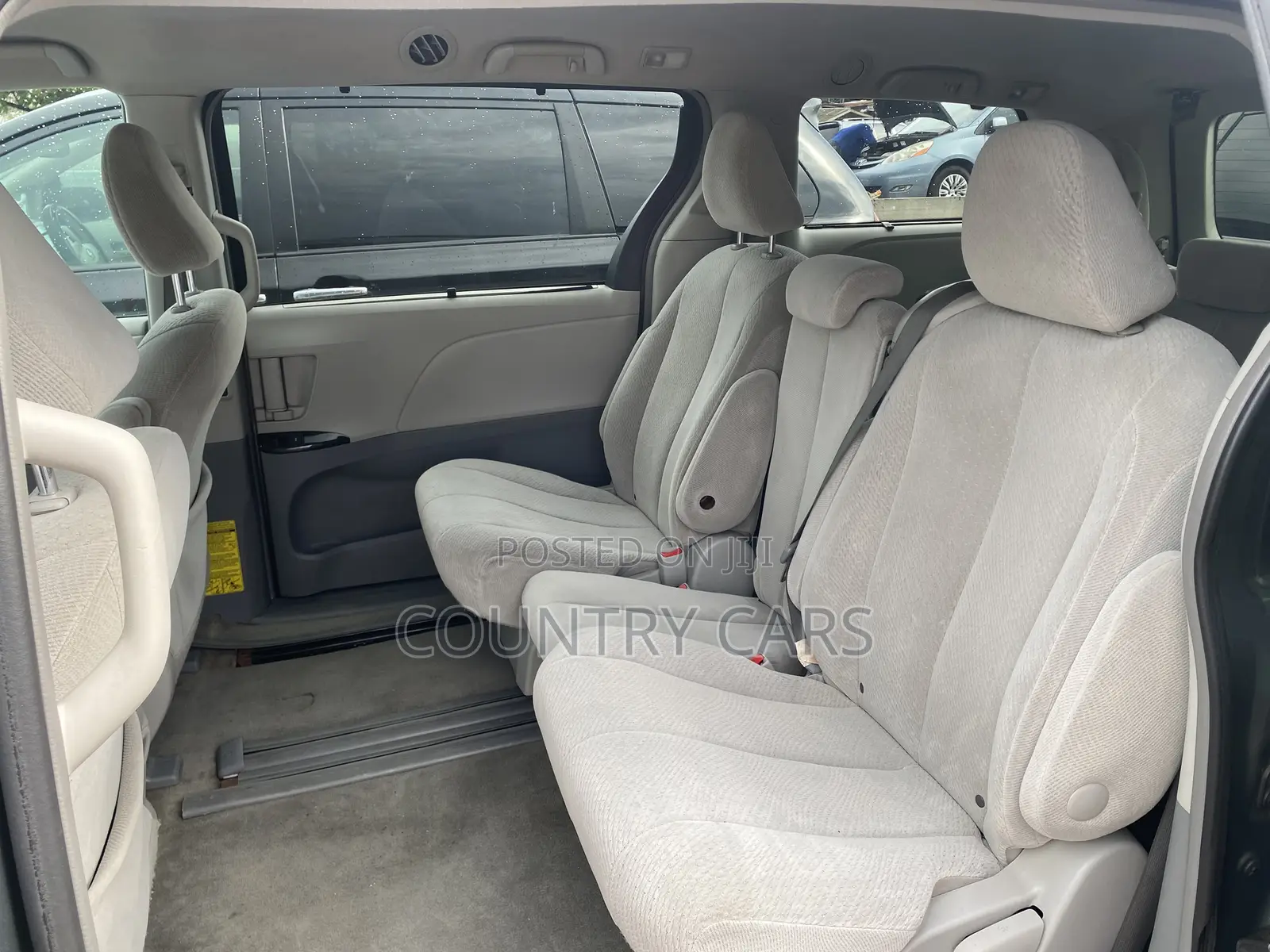 Toyota Sienna LE AWD 7-Passenger 2013 Silver