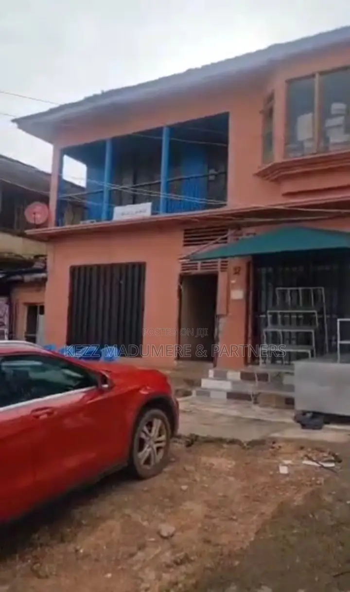 8bdrm Duplex in Zik Avenue , Uwani , for sale
