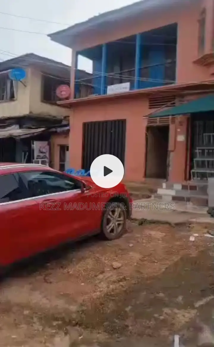 8bdrm Duplex in Zik Avenue , Uwani , for sale