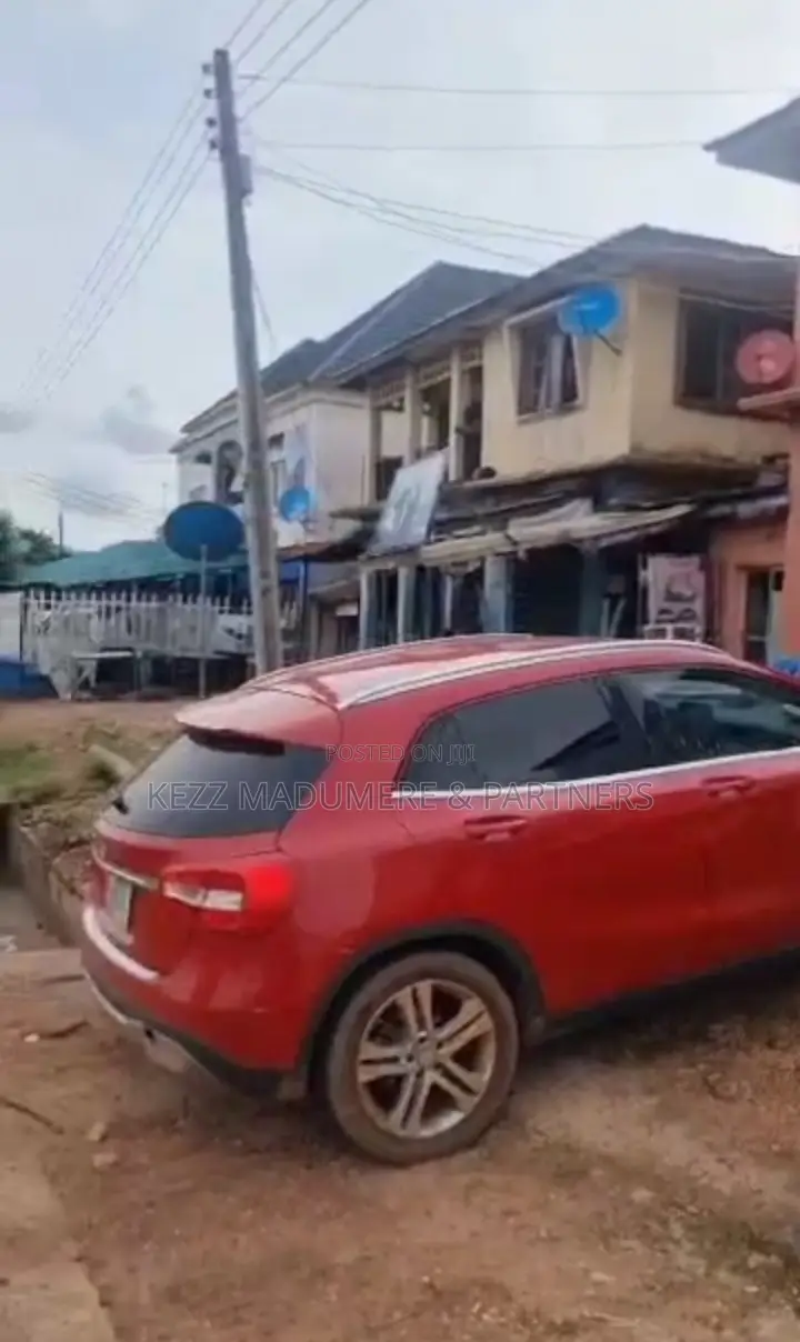 8bdrm Duplex in Zik Avenue , Uwani , for sale