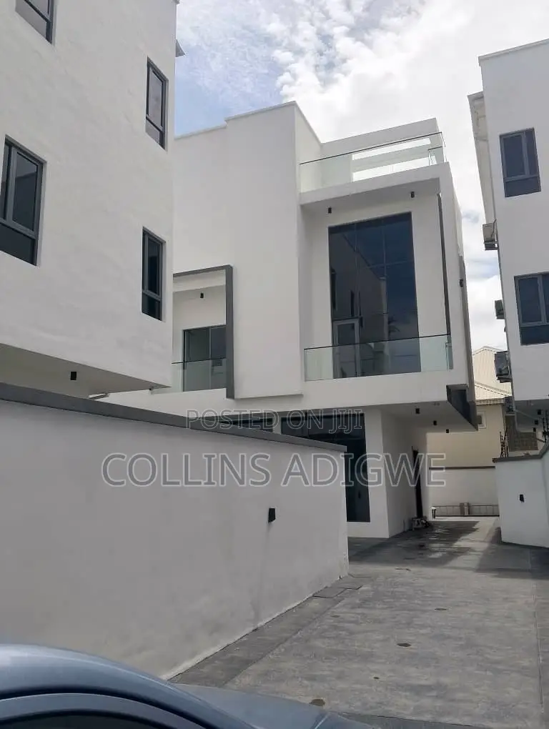 5bdrm Duplex in Lekki Phase 1 for sale
