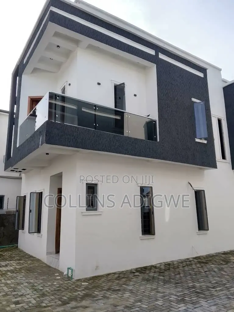 4bdrm Duplex in Orchid Road, Chevron for sale