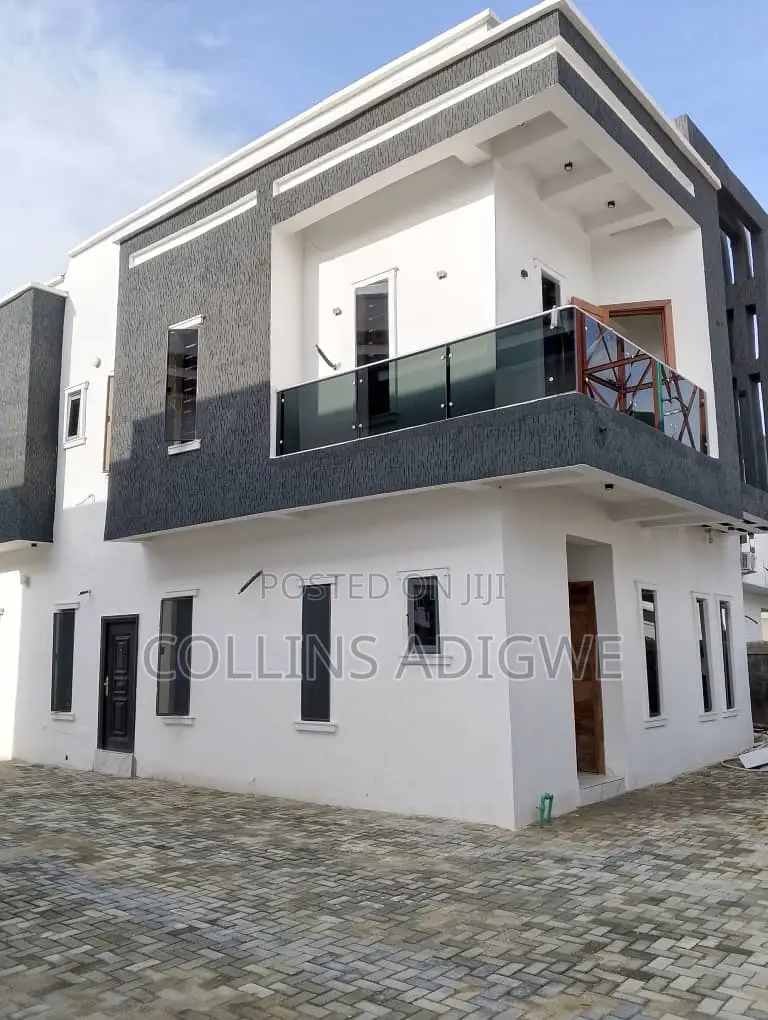 4bdrm Duplex in Orchid Road, Chevron for sale