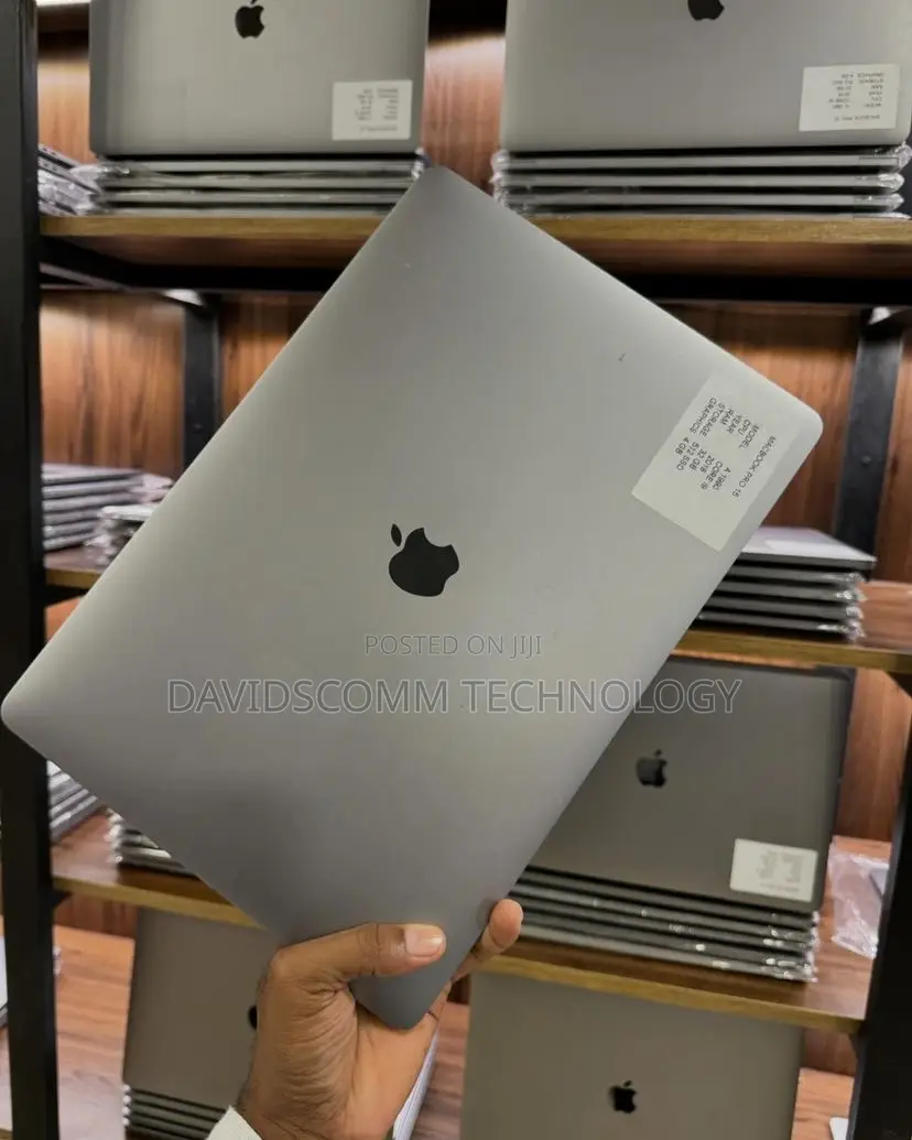 Laptop Apple MacBook 2018 32GB Intel Core I7 SSD 1T