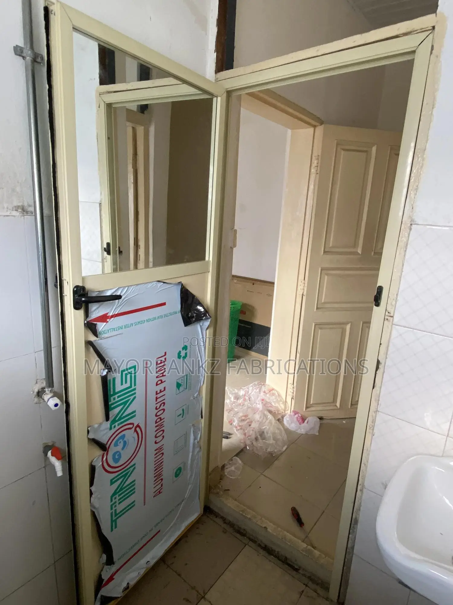 Aluminium Toilet Door With Mirror