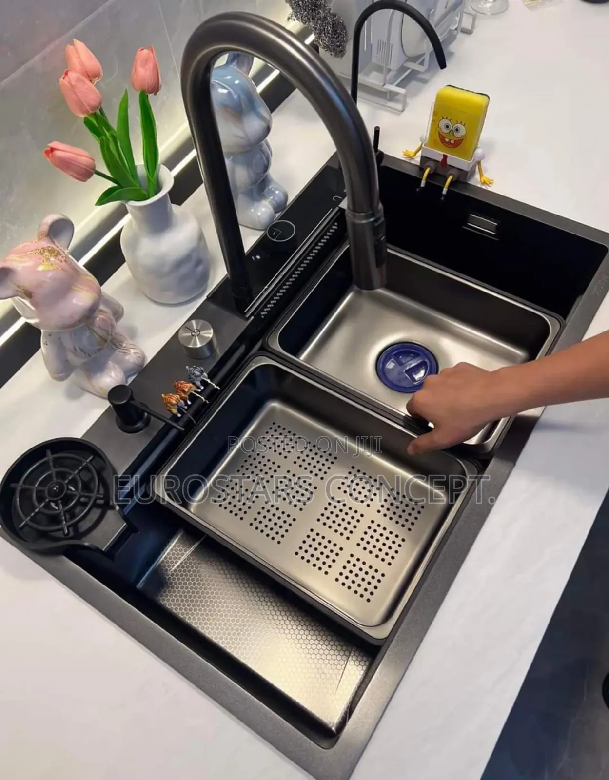 New Model Sink With Mixer an Pressing Control