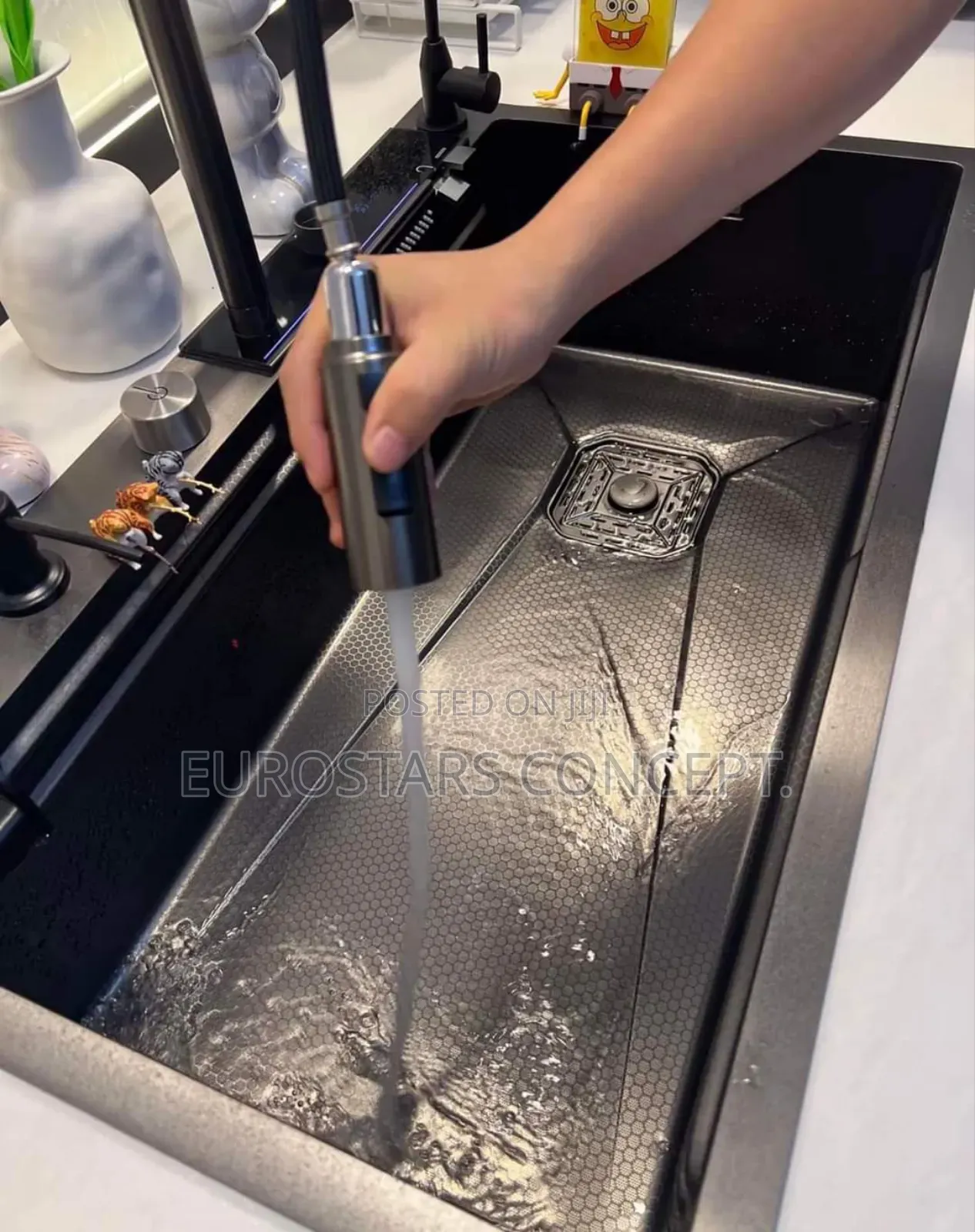 New Model Sink With Mixer an Pressing Control