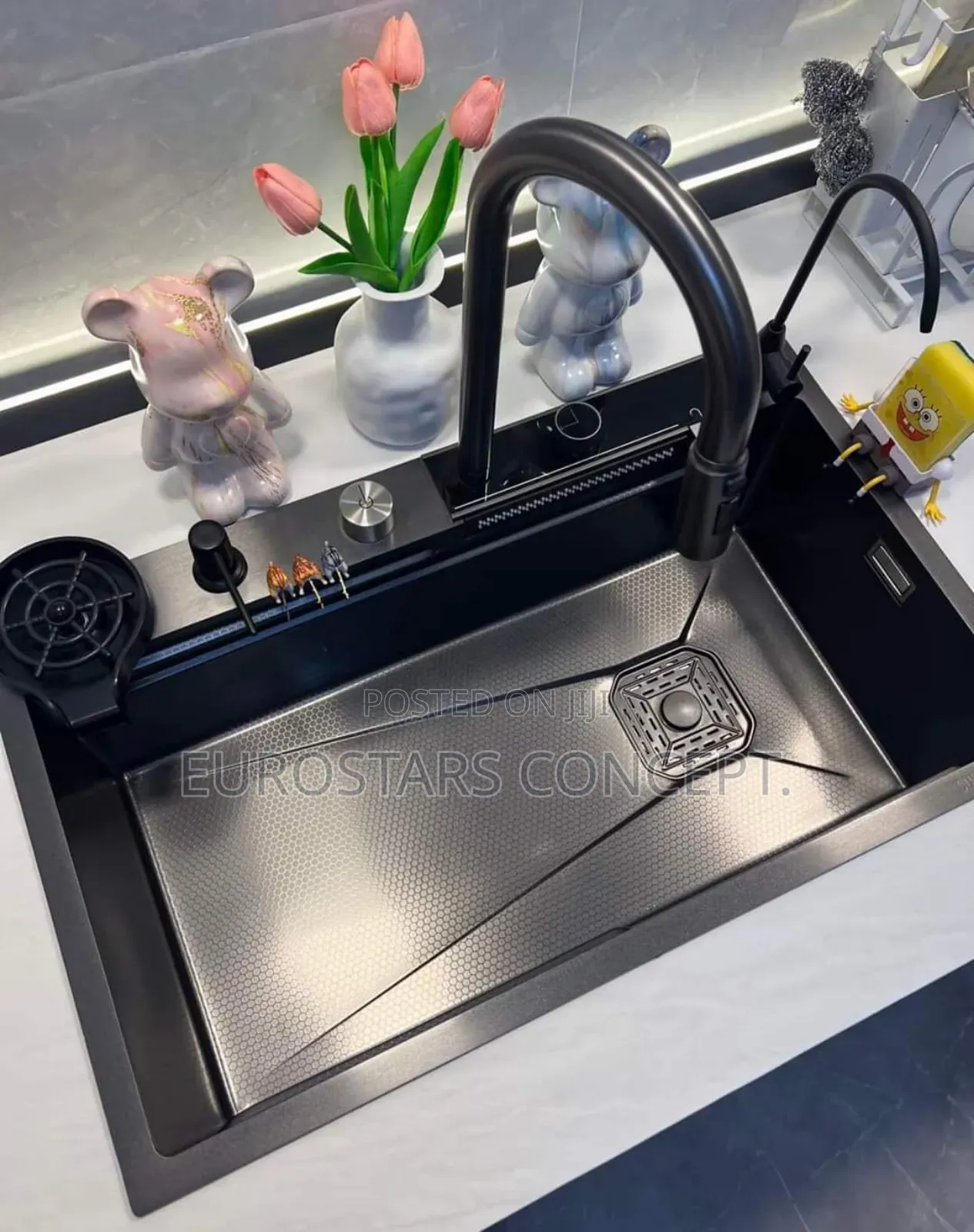 New Model Sink With Mixer an Pressing Control