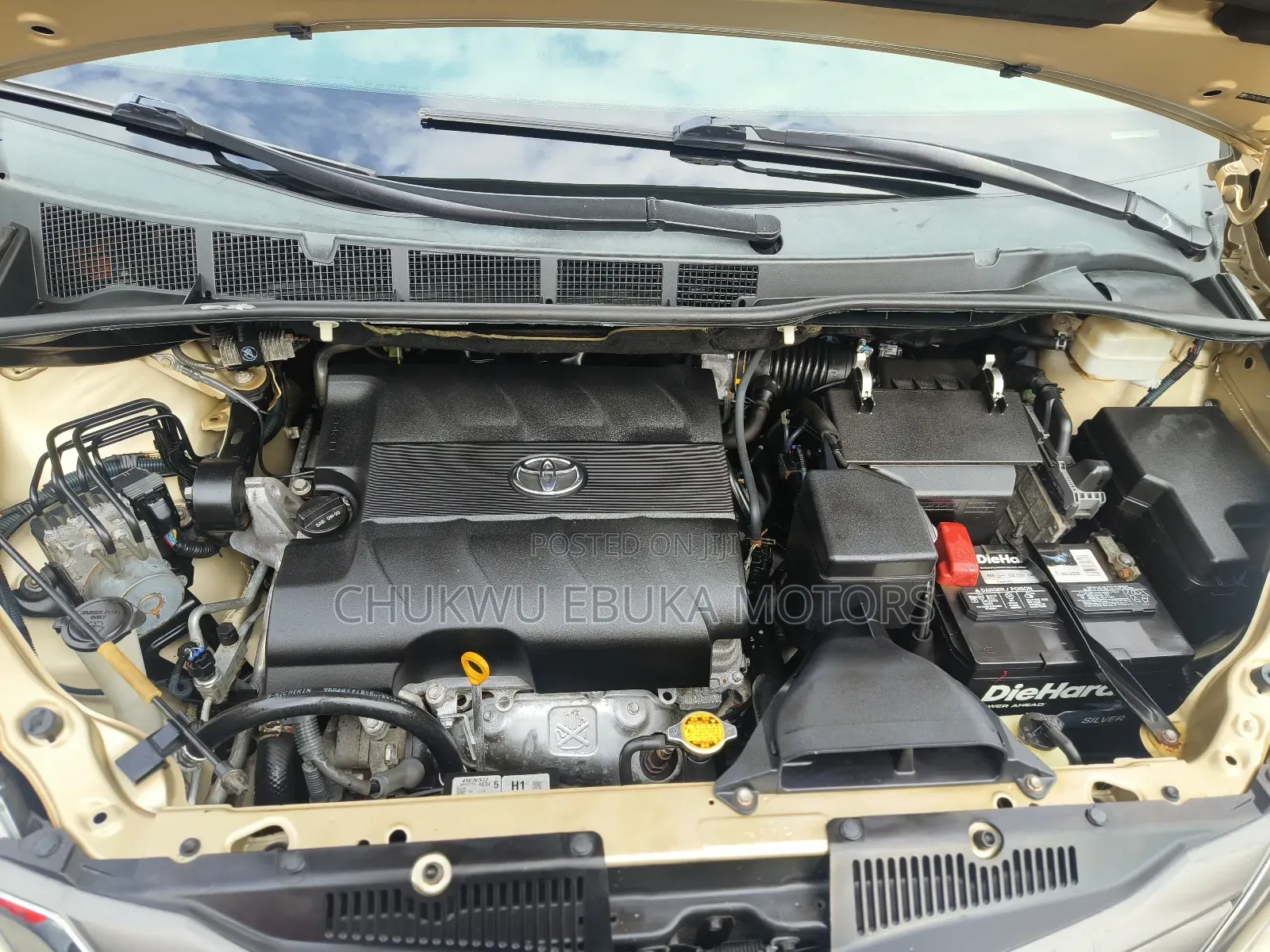 Toyota Sienna XLE 7 Passenger Mobility 2012 Gold