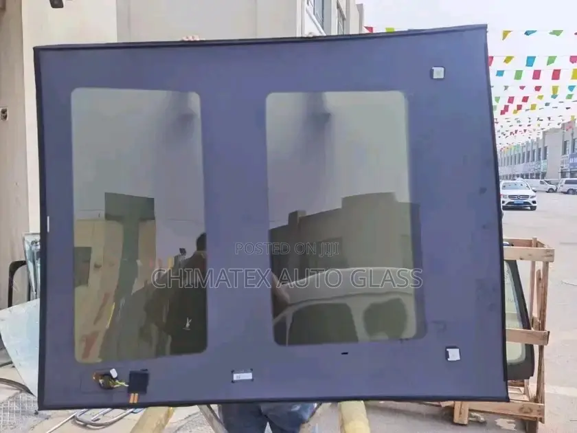 Land Rover Discovery Pano Roof Glass Available