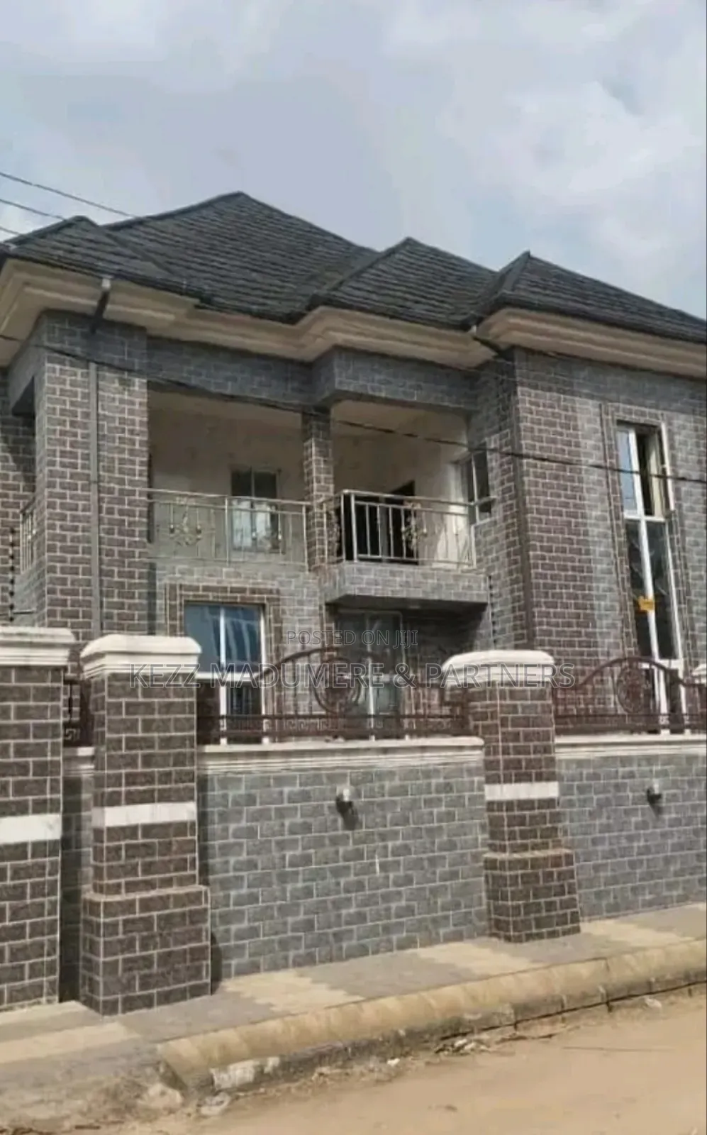 6bdrm Duplex in Akanawu Estate , for sale