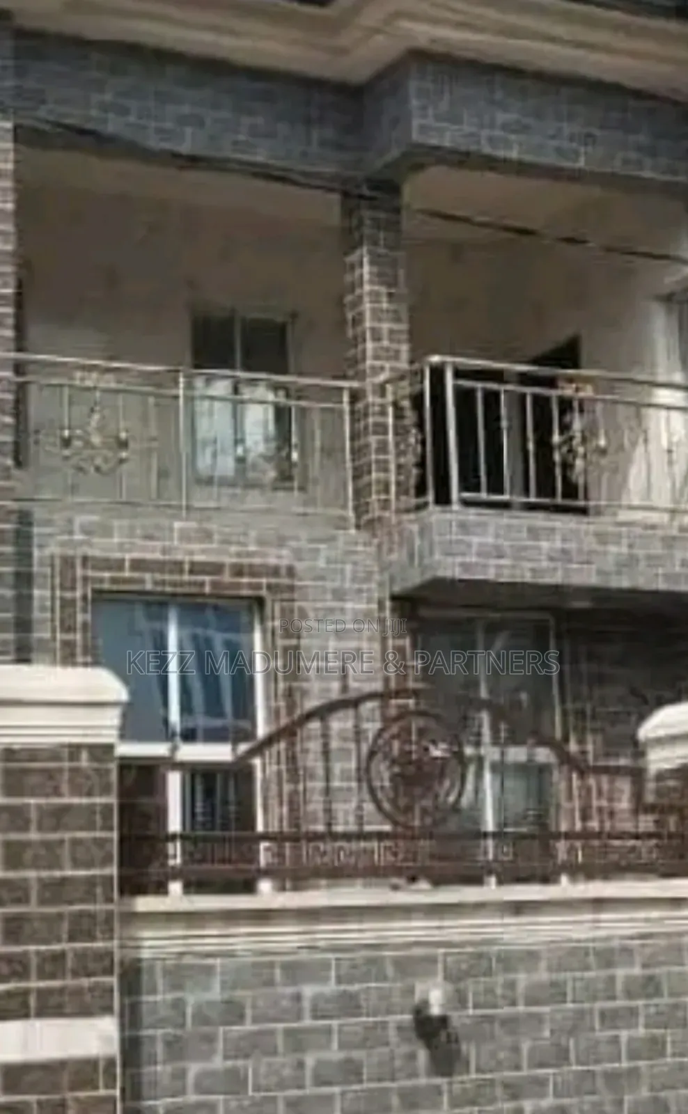 6bdrm Duplex in Akanawu Estate , for sale