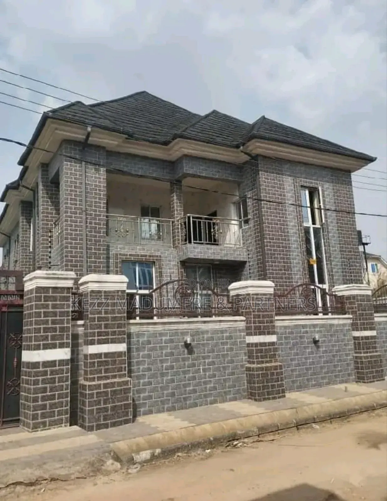 6bdrm Duplex in Akanawu Estate , for sale