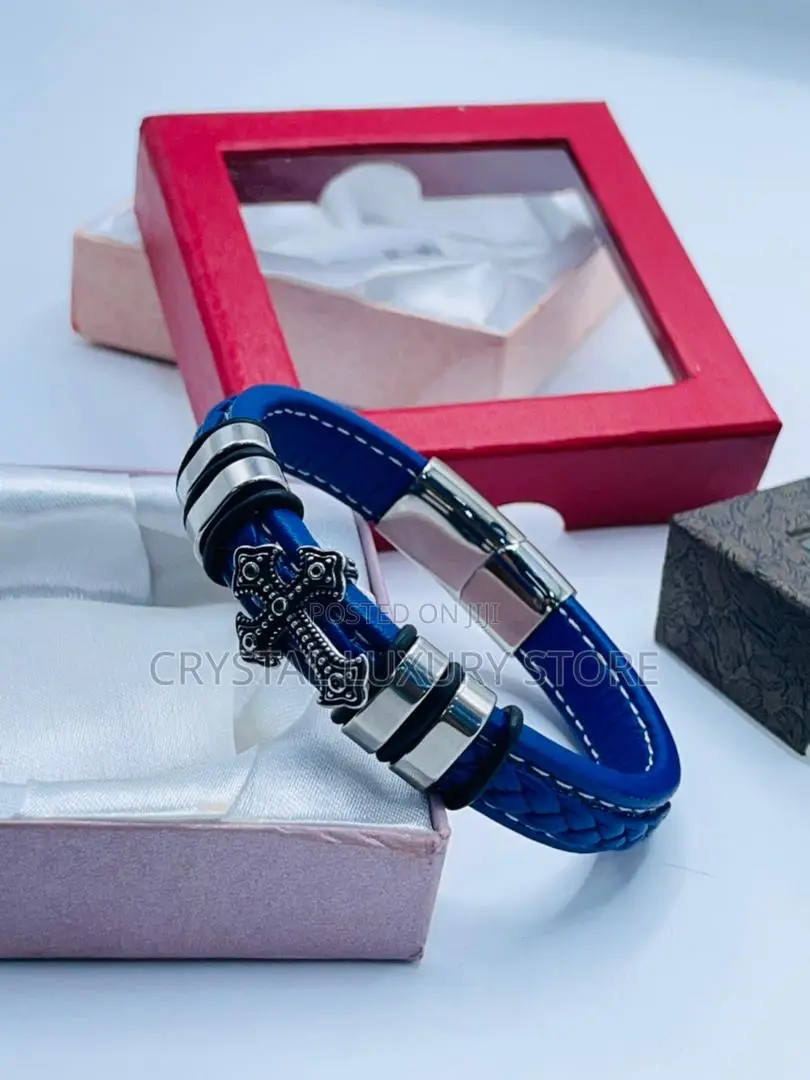 Top Quality Luxury Hand Bracelet Comes With Box