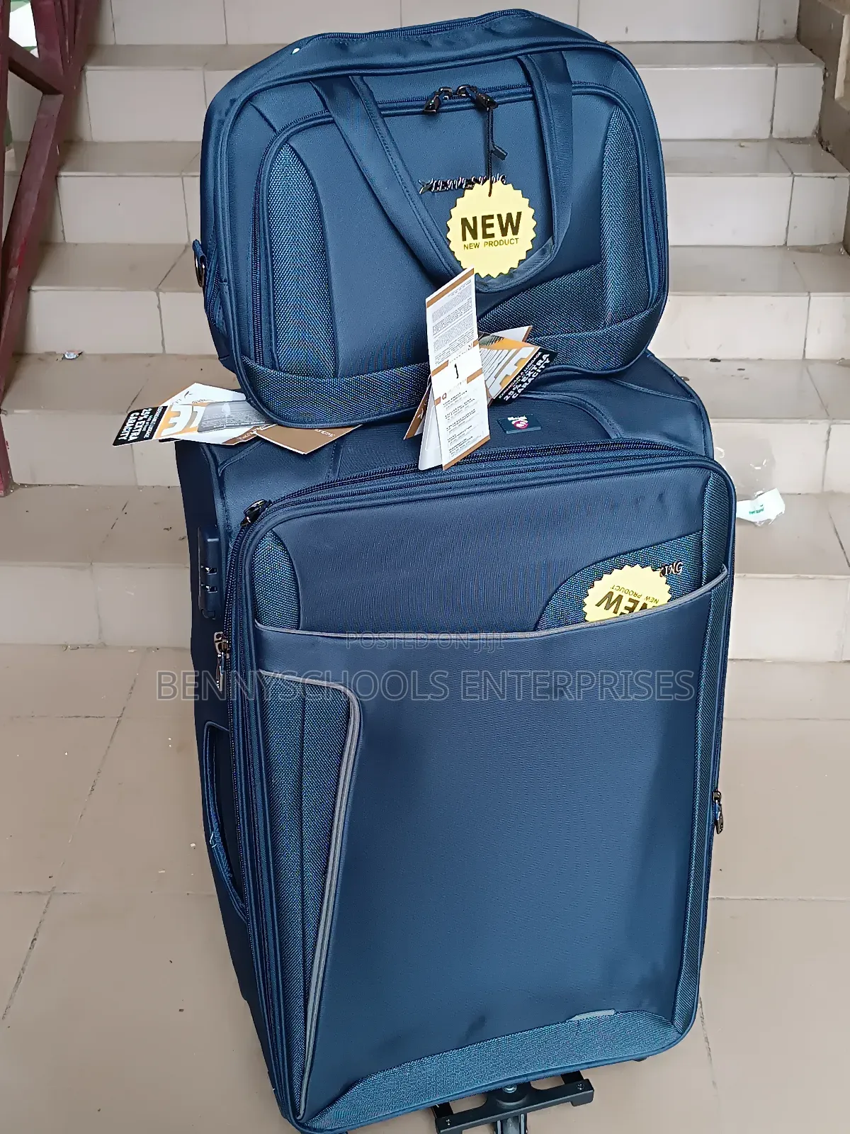 Big Leaves King Travelling Luggage Box and Kit