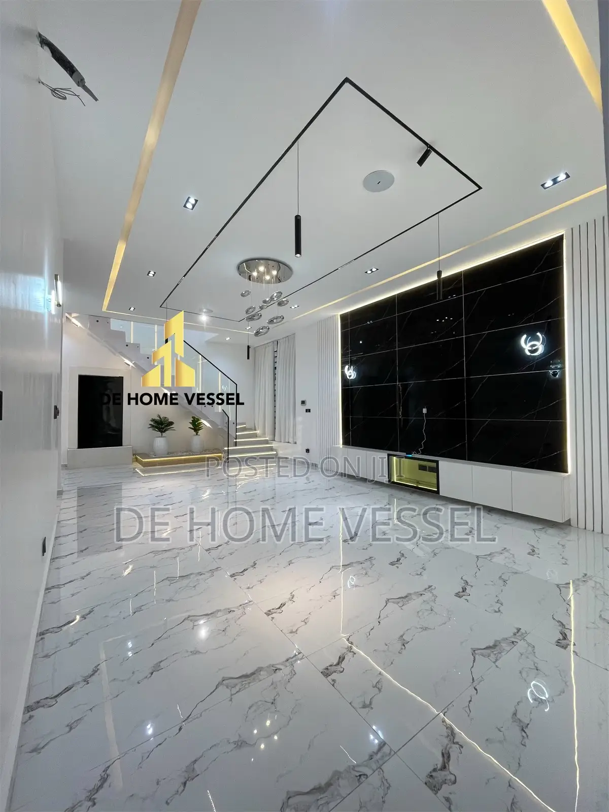 5bdrm Duplex in Chevron for sale