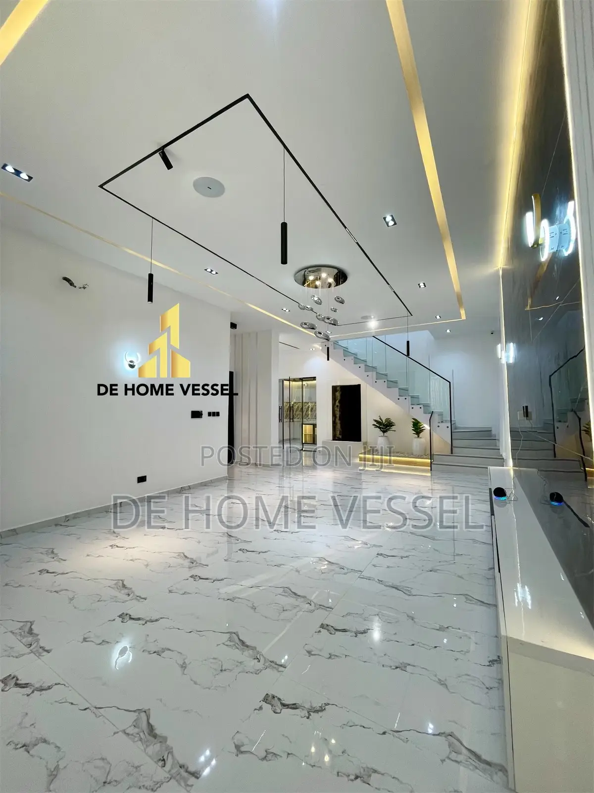 5bdrm Duplex in Chevron for sale