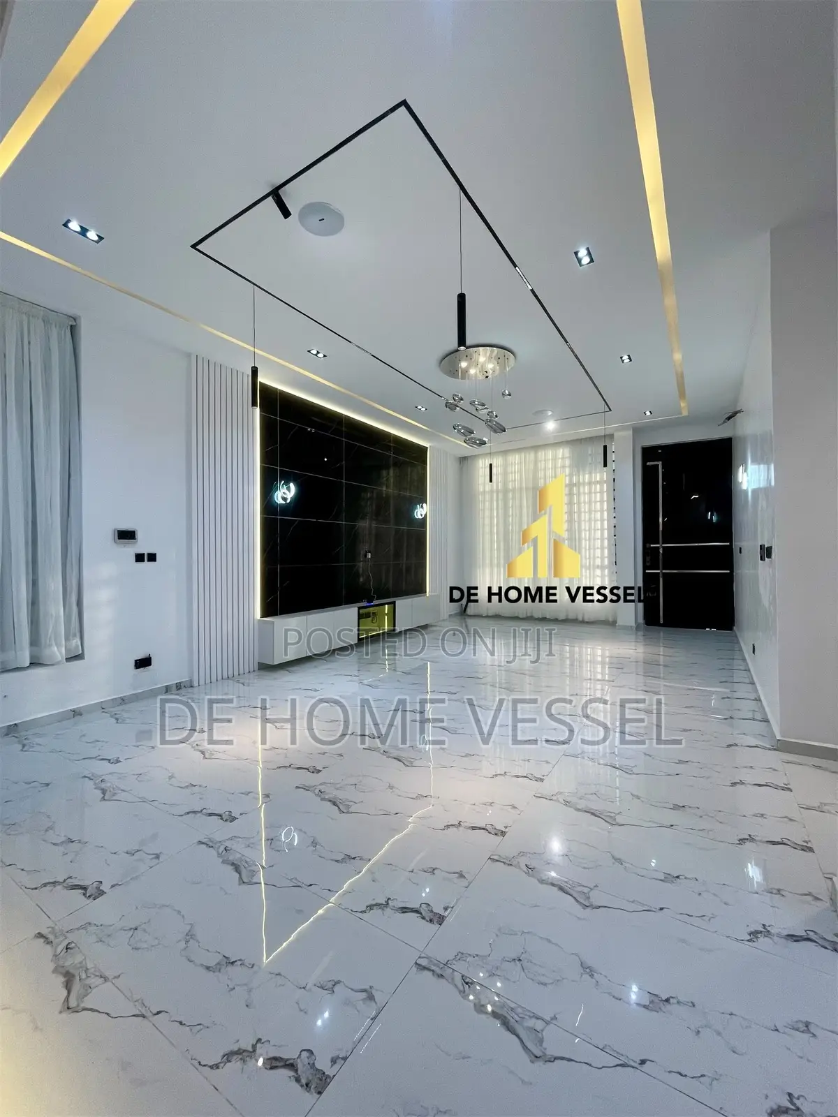 5bdrm Duplex in Chevron for sale