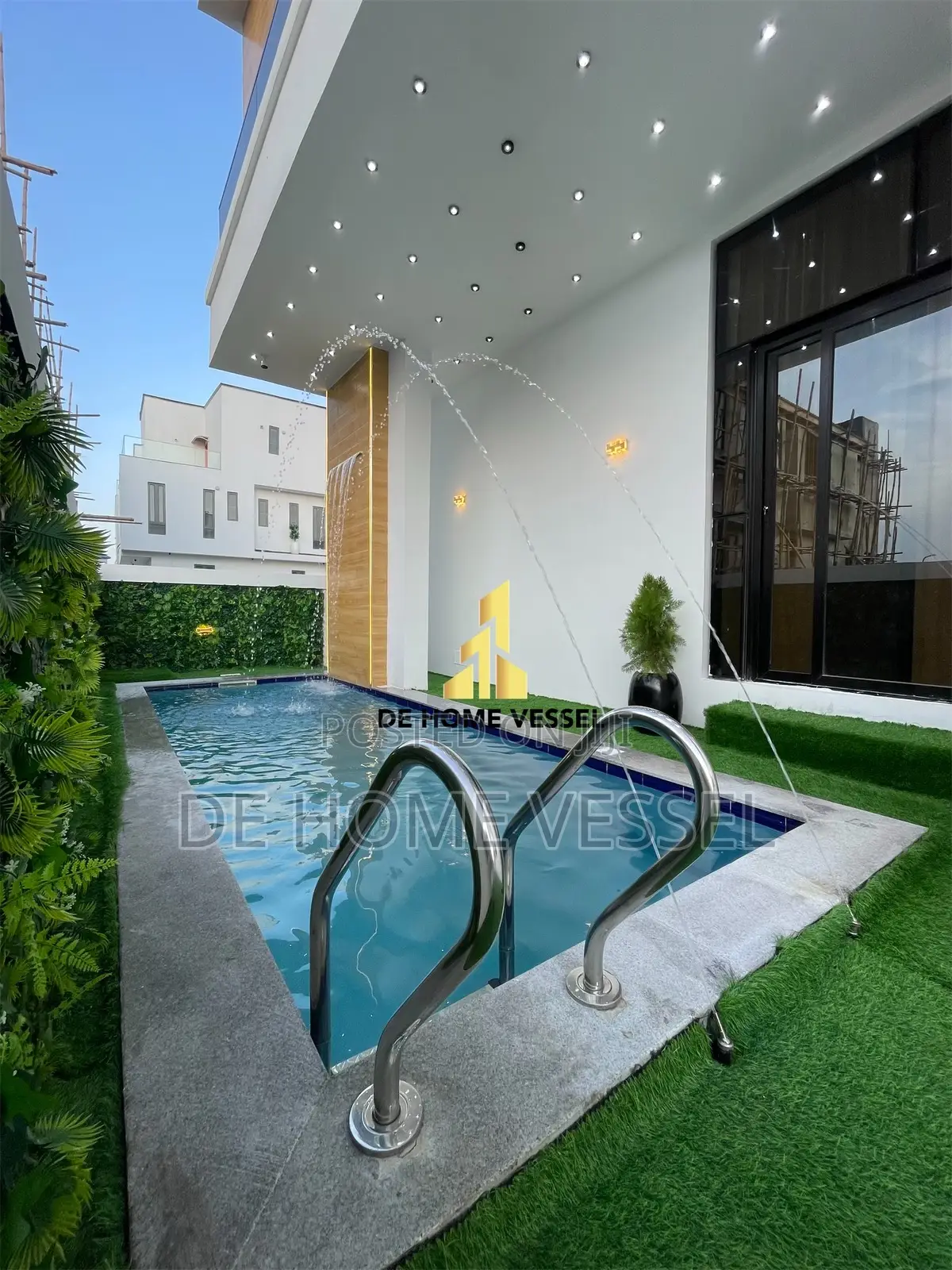 5bdrm Duplex in Chevron for sale