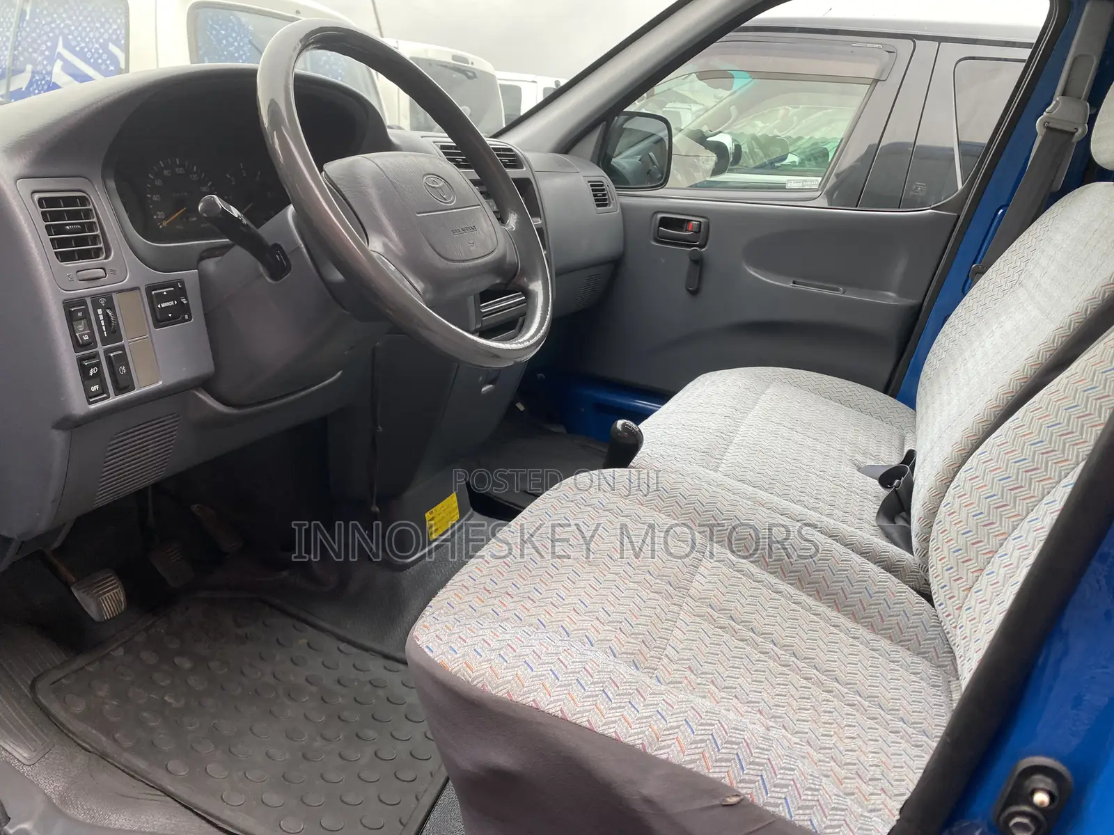 Toyota HiAce 2005 Blue