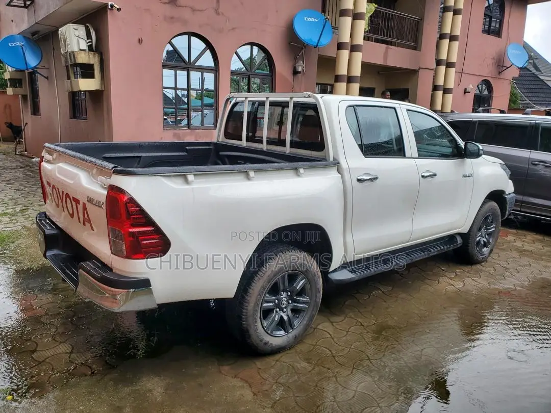 New Toyota Hilux 2023 White