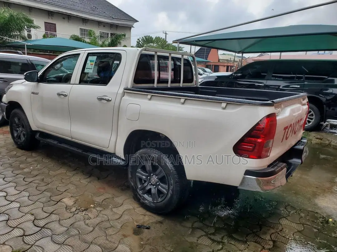 New Toyota Hilux 2023 White